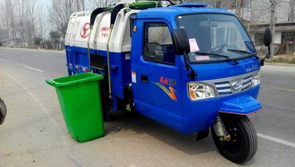 挂桶自卸式垃圾车 小型环保利器的全面解析