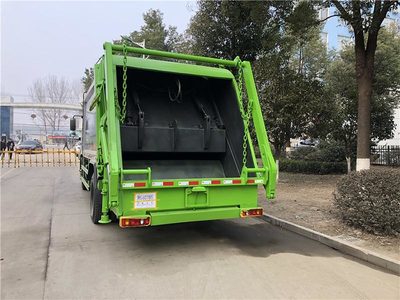 国六东风天锦压缩式垃圾车 城市环保的强力助手